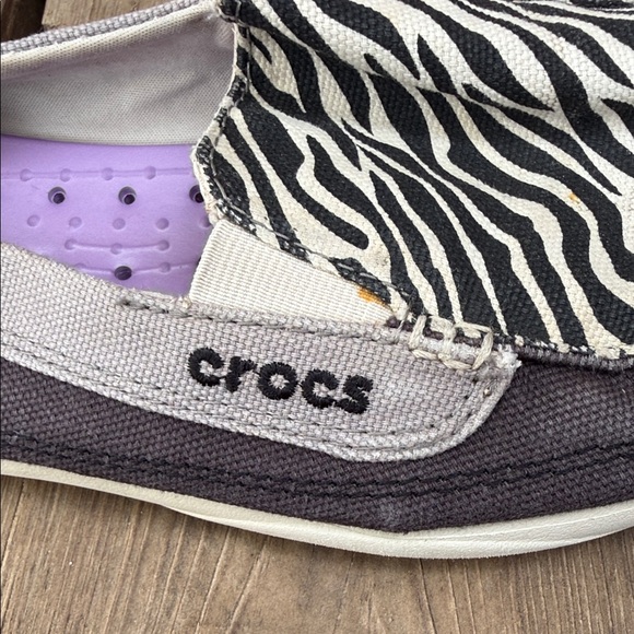 CROCS Walu Black and White Zebra Flat Loafers Size 9 - Picture 2 of 7